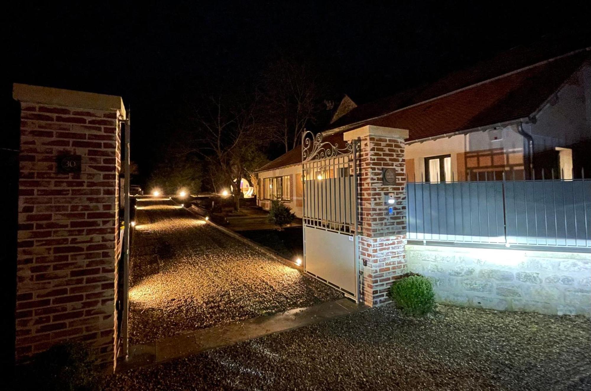 La Petite Maison De Giverny - Gite De Charme 5 Etoiles Au Coeur Du Village - 3 Chambres Εξωτερικό φωτογραφία